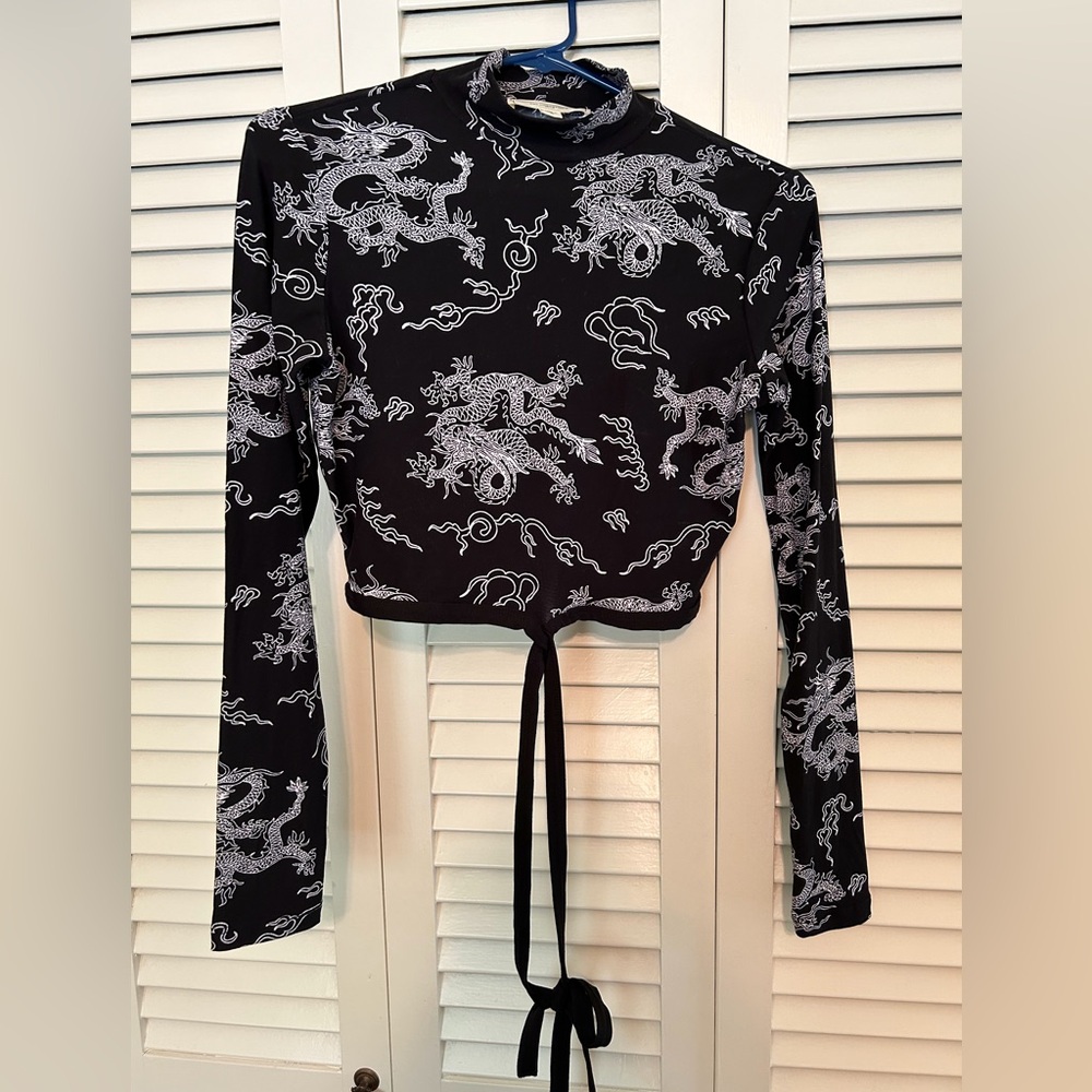 Cropped dragon shirt